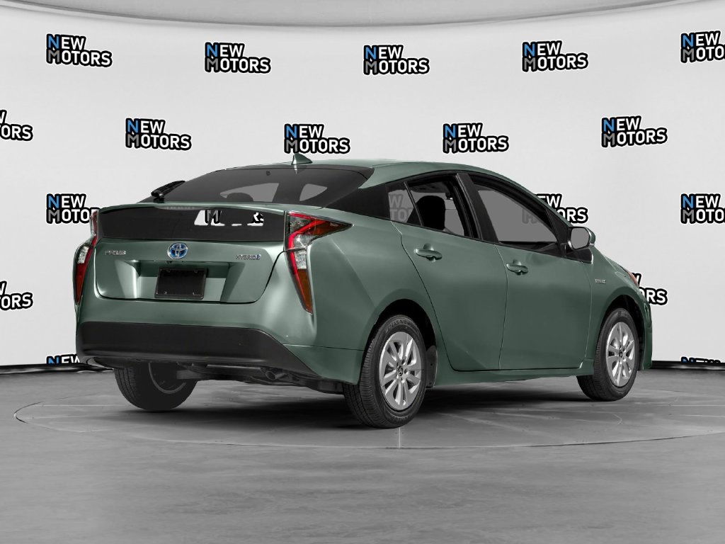 2016 Toyota Prius photo 2 of 10