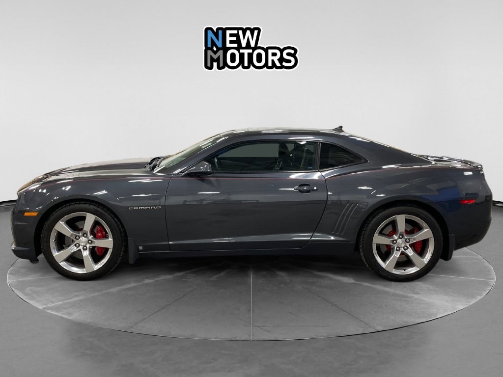 2010 Chevrolet Camaro photo 2 of 15