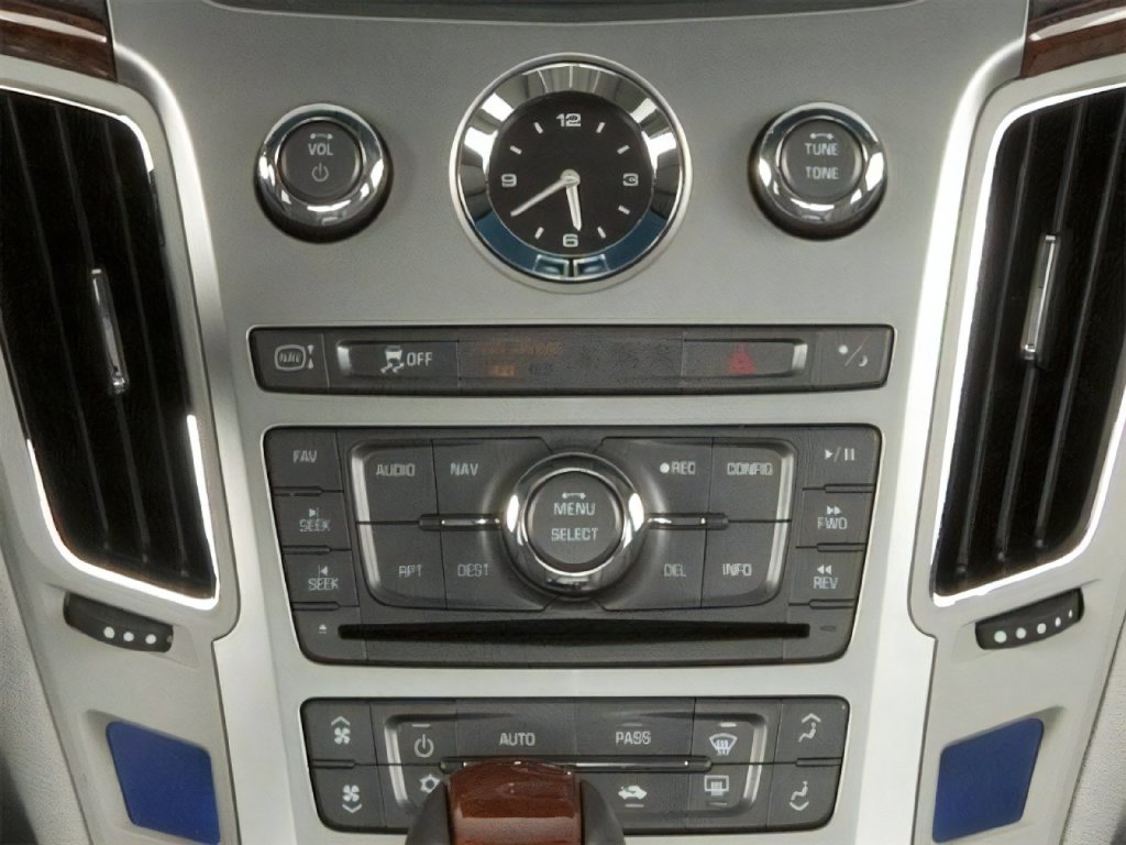 2010 CADILLAC CTS photo 8 of 16
