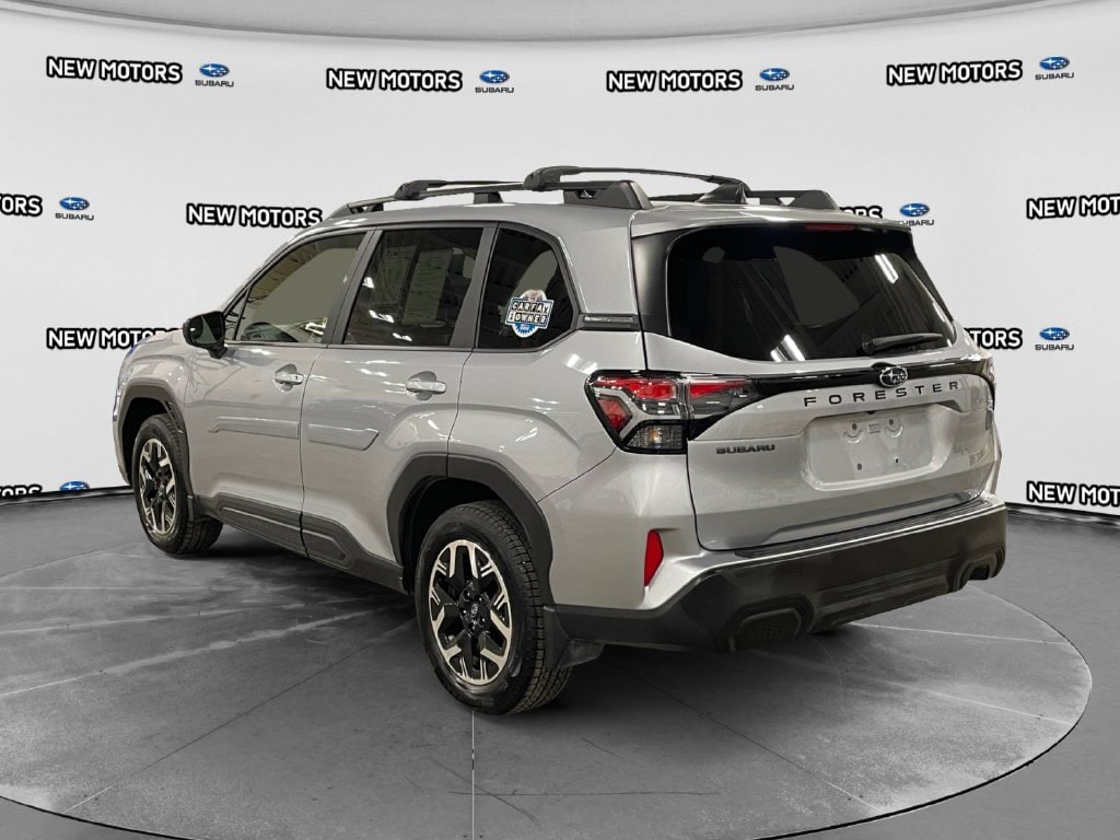 2025 Subaru Forester photo 3 of 17