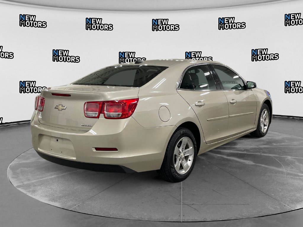 2013 Chevrolet Malibu photo 5 of 15
