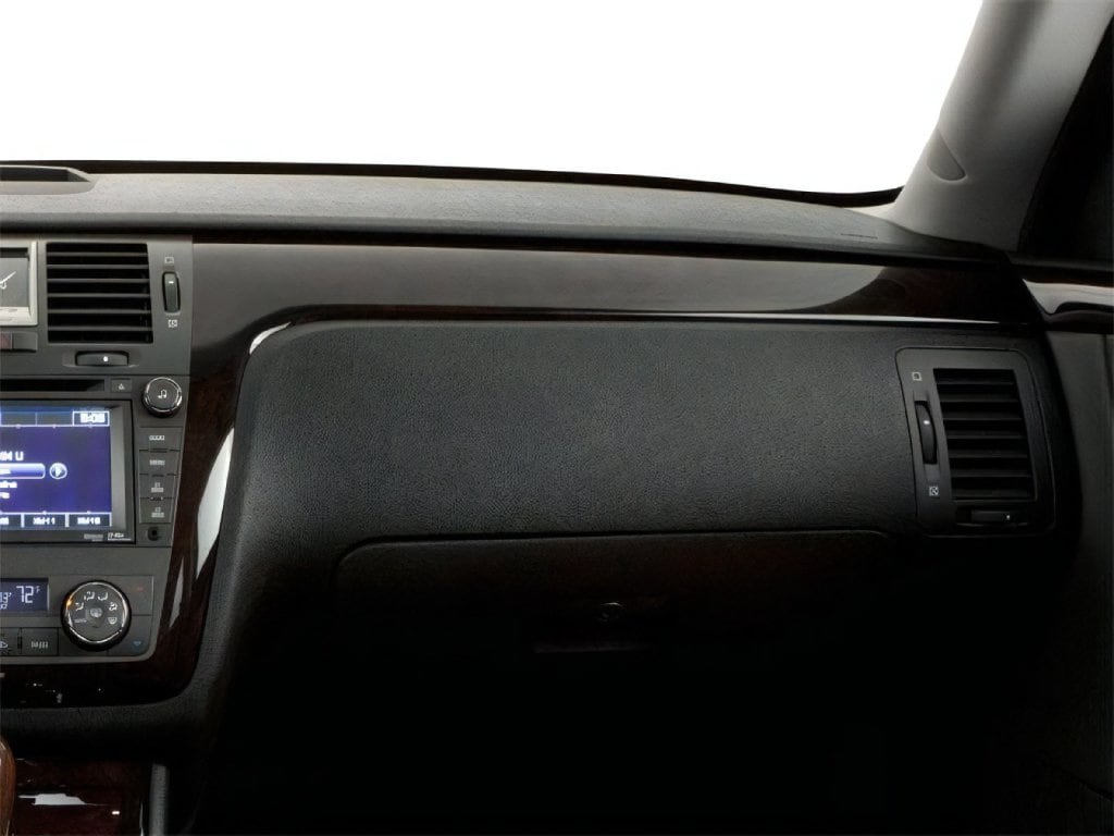 2010 Cadillac DTS photo 14 of 17