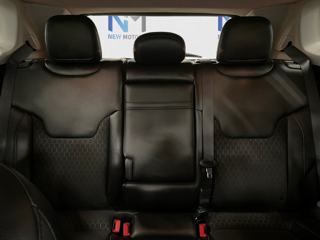 2019 Jeep Compass photo 13 of 15