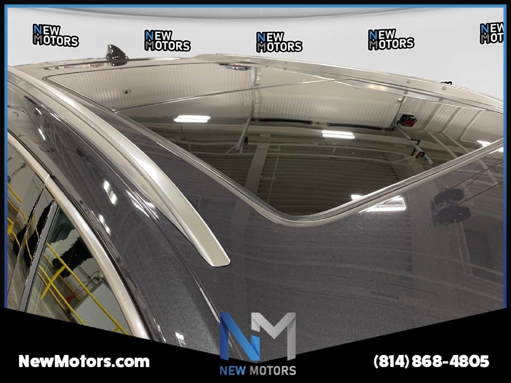 2023 Cadillac XT5 photo 16 of 17
