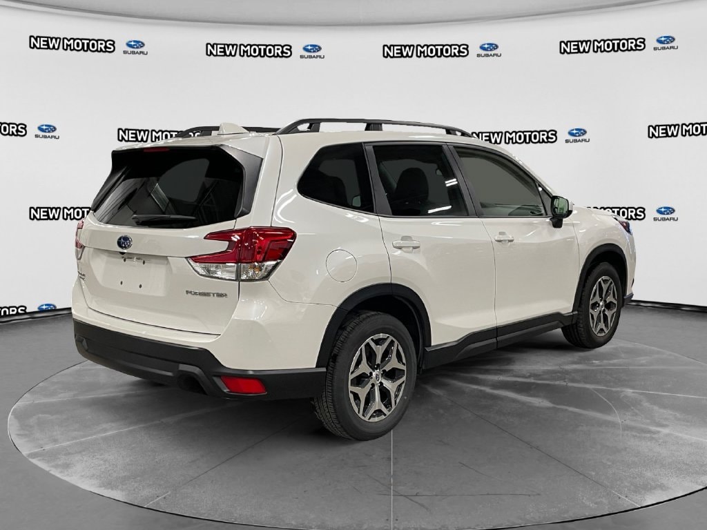2023 Subaru Forester photo 5 of 17