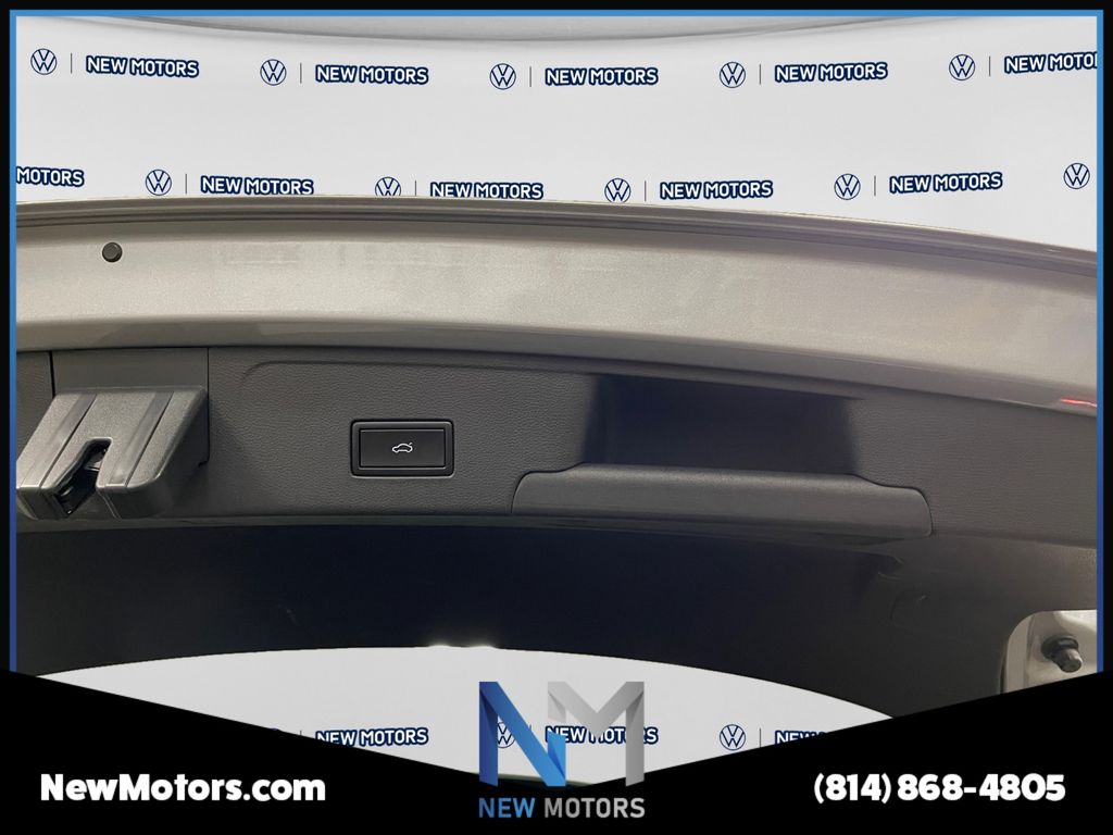 2021 Volkswagen Atlas Cross Sport 3.6L V6 SE w/Technology R-Line 4MOTION Pyrite Silver at New Motors