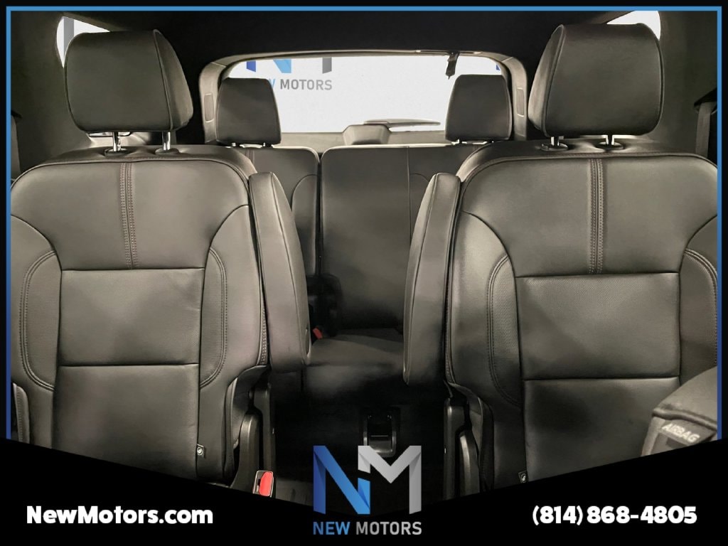 2023 Chevrolet Traverse photo 13 of 17