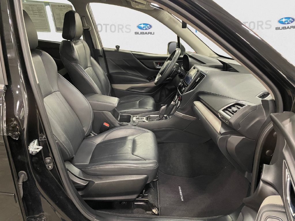 2023 Subaru Forester photo 15 of 17