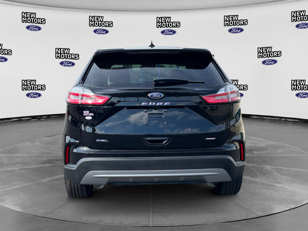 2024 Ford Edge photo 4 of 16