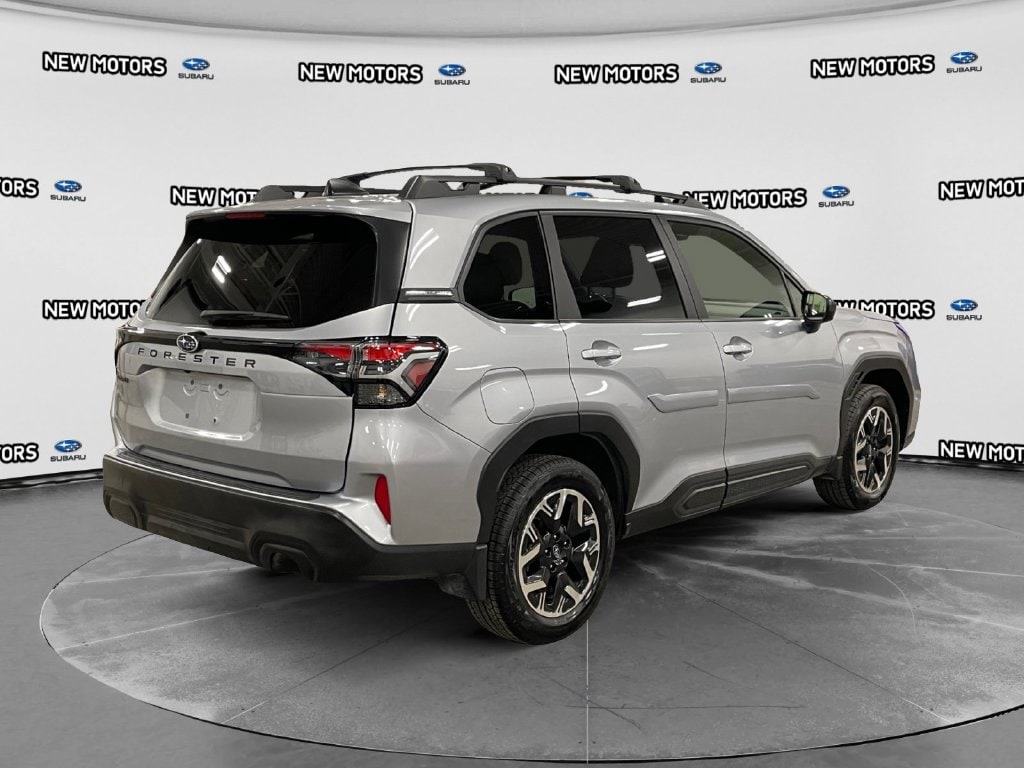 2025 Subaru Forester photo 5 of 17