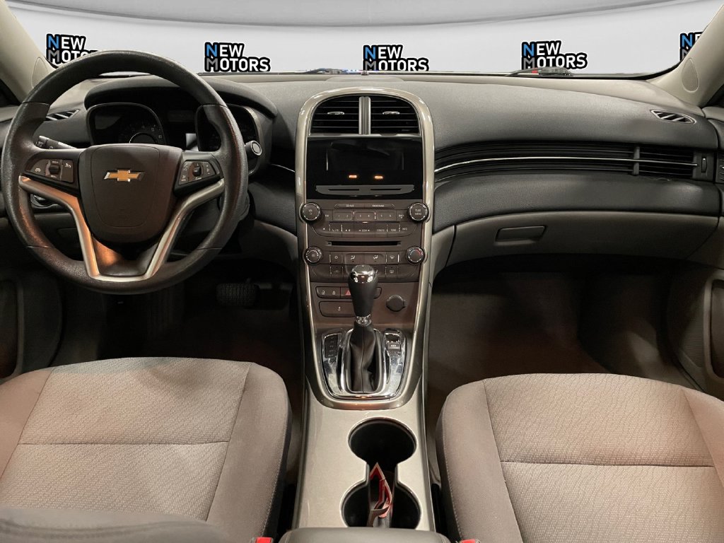 2013 Chevrolet Malibu photo 10 of 15