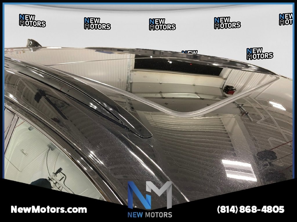 2022 CADILLAC XT5 photo 16 of 17