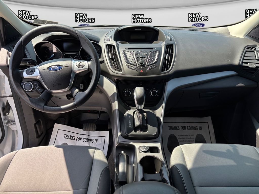 2016 Ford Escape SE Oxford White at Auto Express Rt. 8