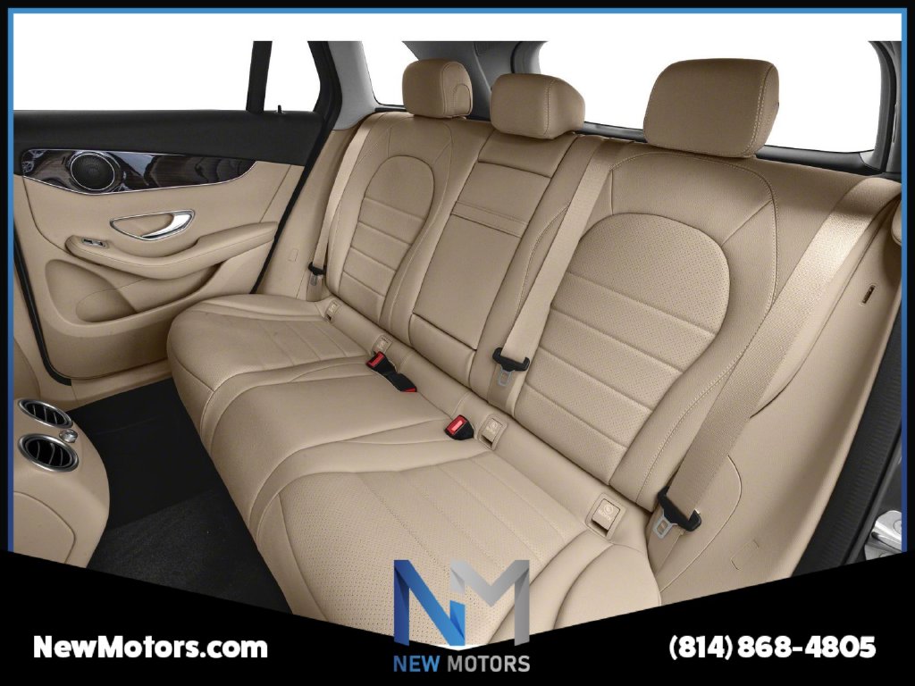 2021 Mercedes-Benz GLC 300 photo 8 of 10