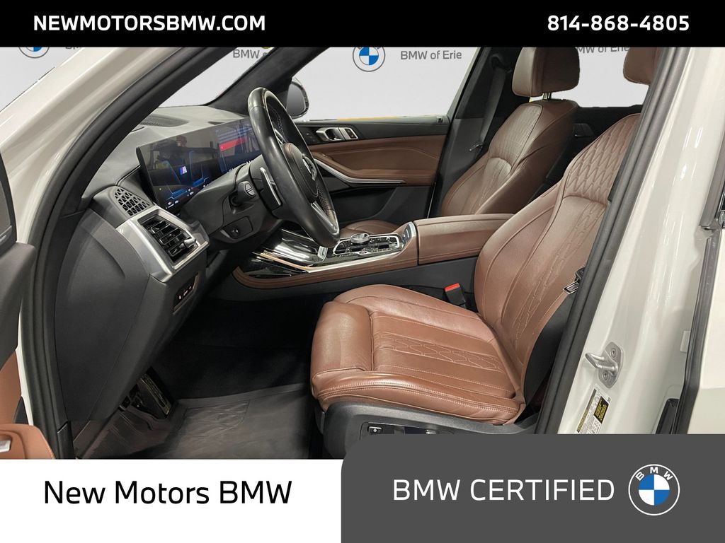 2024 BMW X7 M60i White Metallic at South Park Mitsubishi