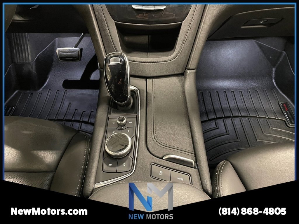 2022 CADILLAC XT5 photo 11 of 17