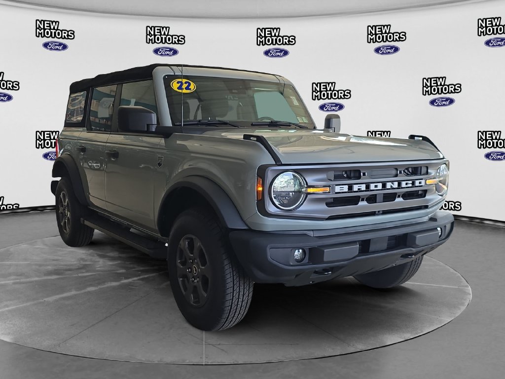 2022 Ford Bronco photo 8 of 17