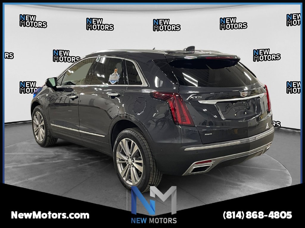 2023 CADILLAC XT5 photo 3 of 18
