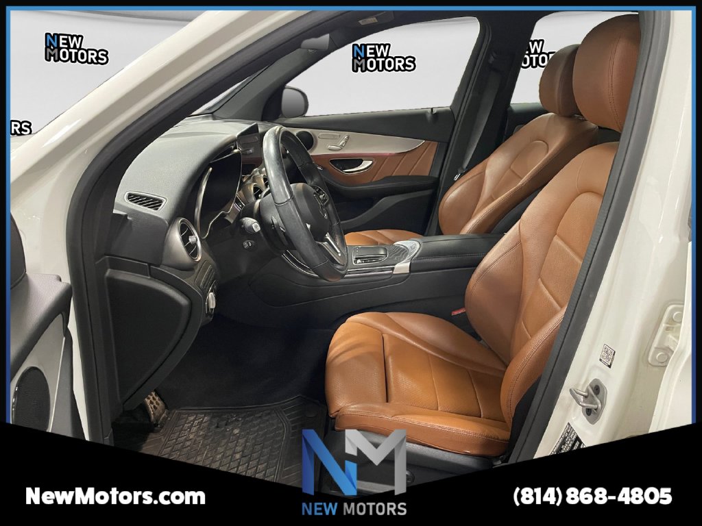 2021 Mercedes-Benz GLC 300 photo 9 of 17