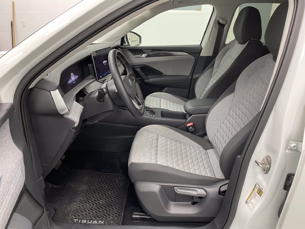 2026 Volkswagen Tiguan photo 5 of 13