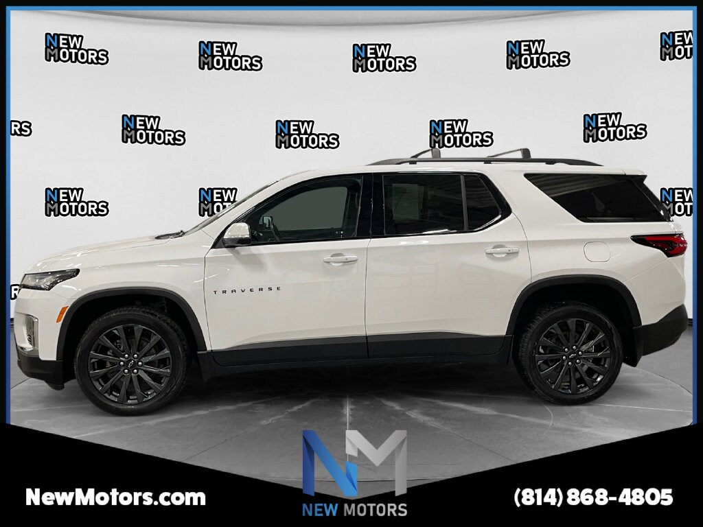 2023 Chevrolet Traverse photo 2 of 17