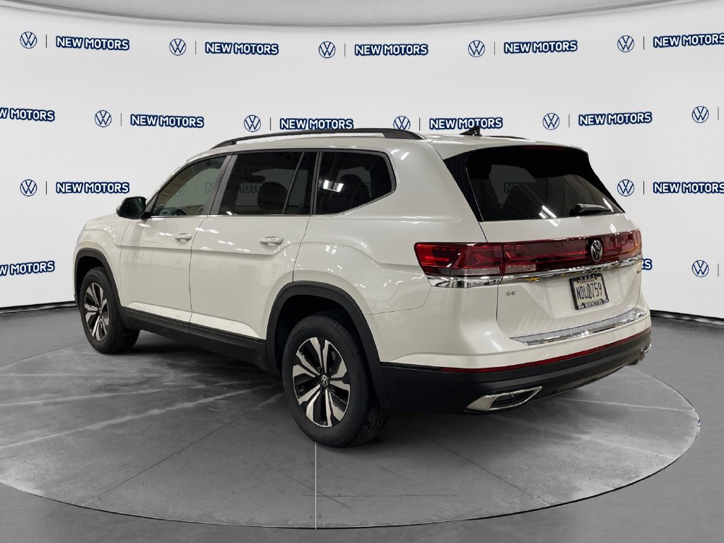2026 Volkswagen Atlas photo 3 of 13