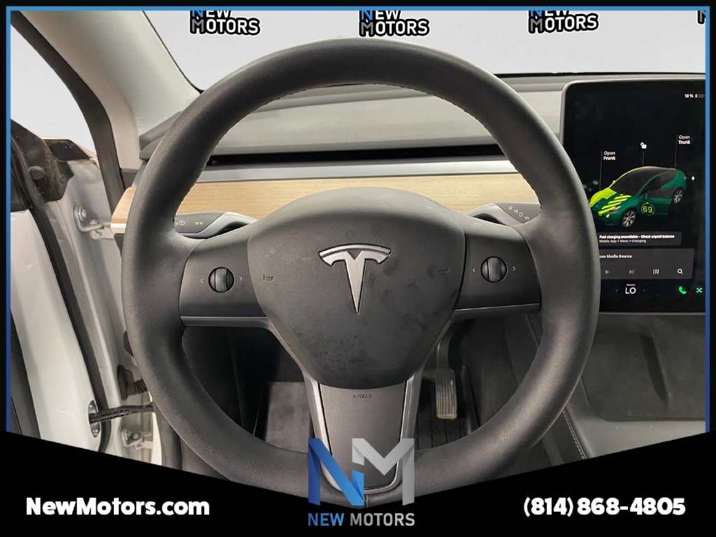 2021 Tesla Model Y photo 12 of 17