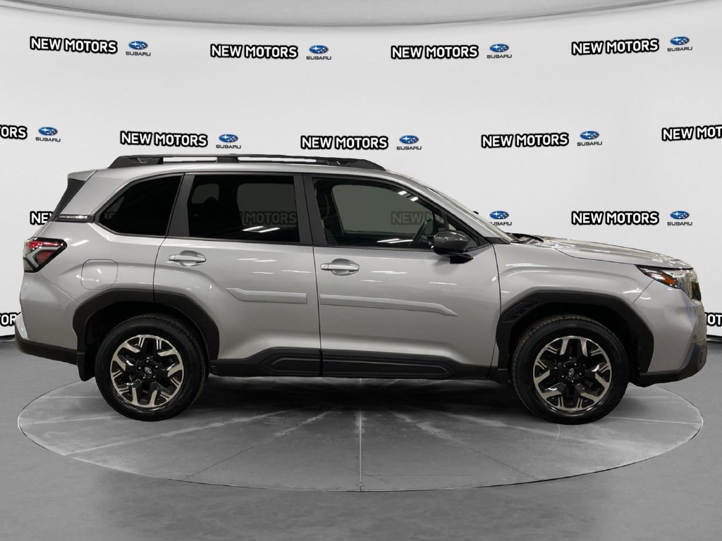 2025 Subaru Forester photo 8 of 18