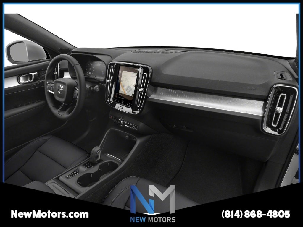 2020 Volvo XC40 photo 10 of 11