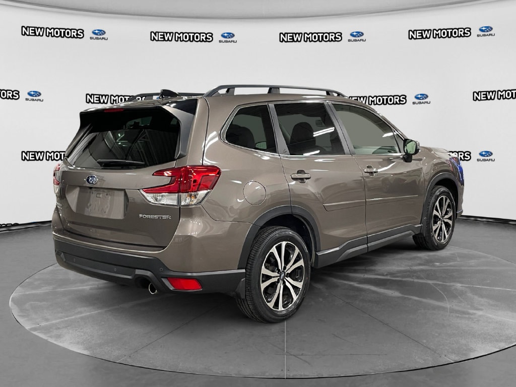 2024 Subaru Forester photo 5 of 17