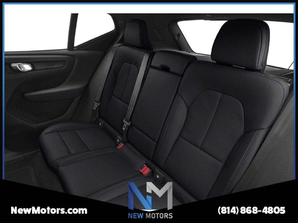 2020 Volvo XC40 photo 8 of 11