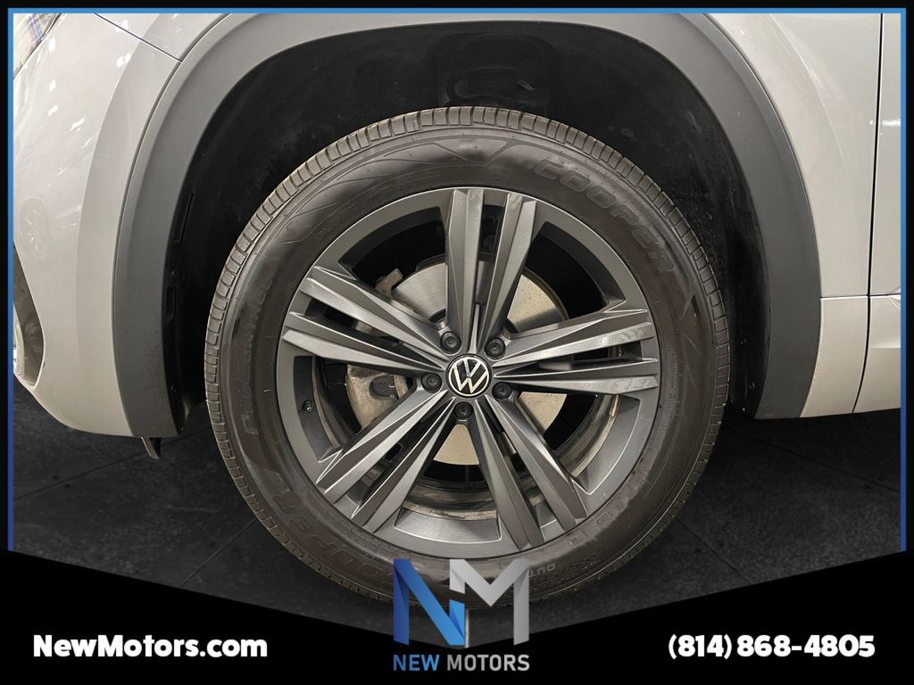 2021 Volkswagen Atlas Cross Sport 3.6L V6 SE w/Technology R-Line 4MOTION Pyrite Silver at New Motors