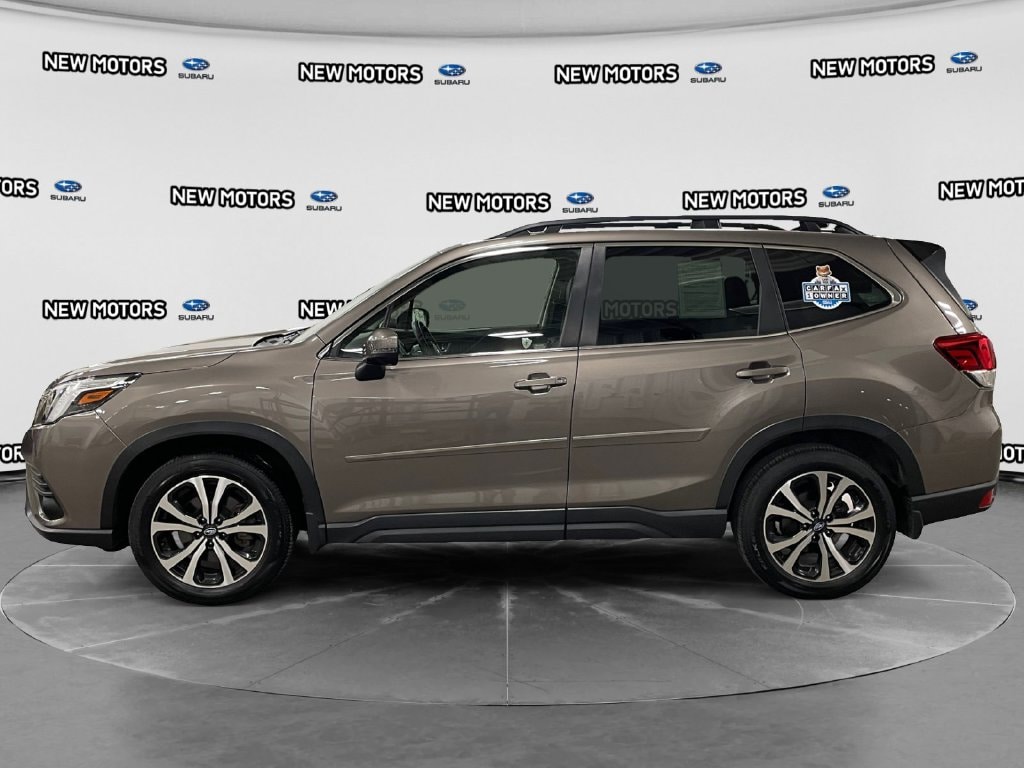 2024 Subaru Forester photo 2 of 17