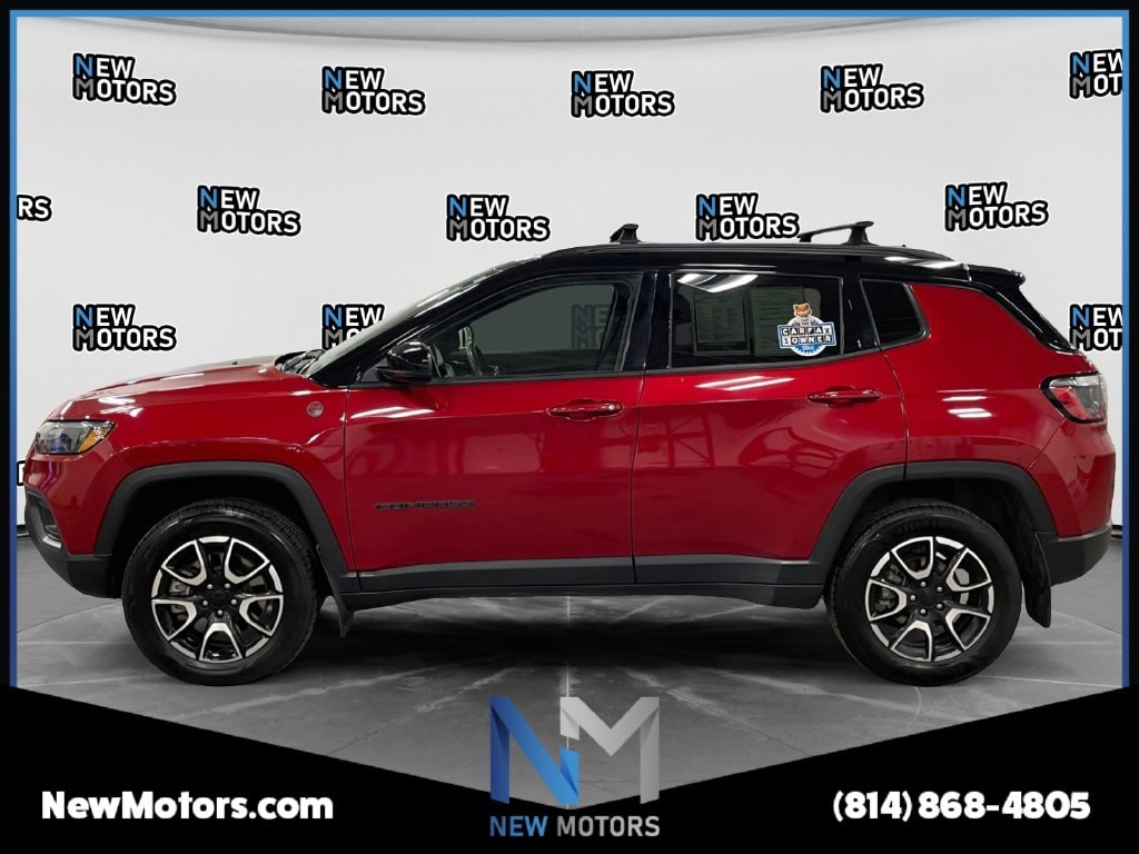 2024 Jeep Compass photo 2 of 16