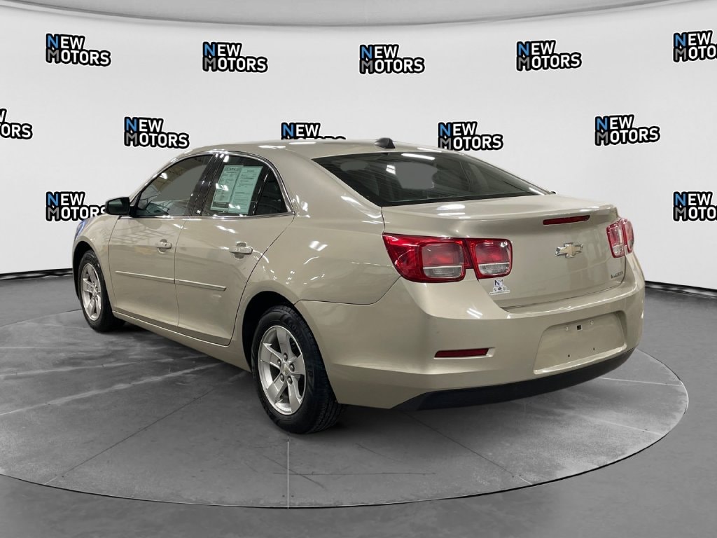 2013 Chevrolet Malibu photo 3 of 15