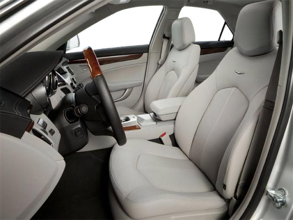 2010 Cadillac CTS photo 6 of 16