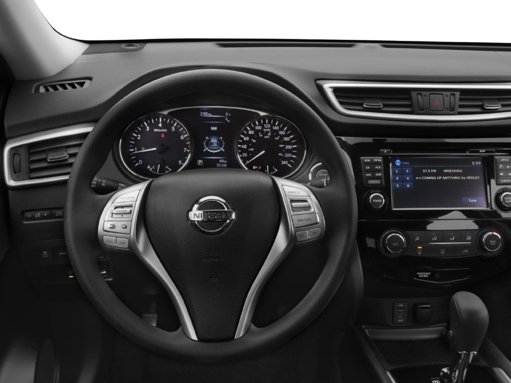 2016 Nissan Rogue photo 4 of 16