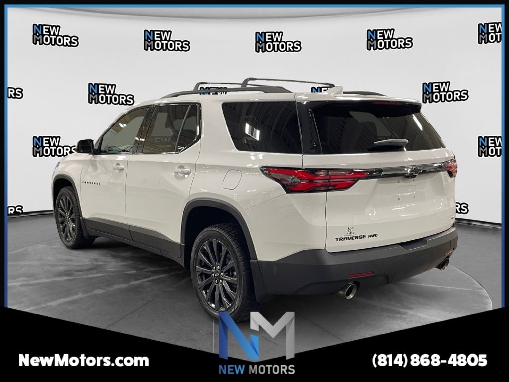 2023 Chevrolet Traverse photo 3 of 17