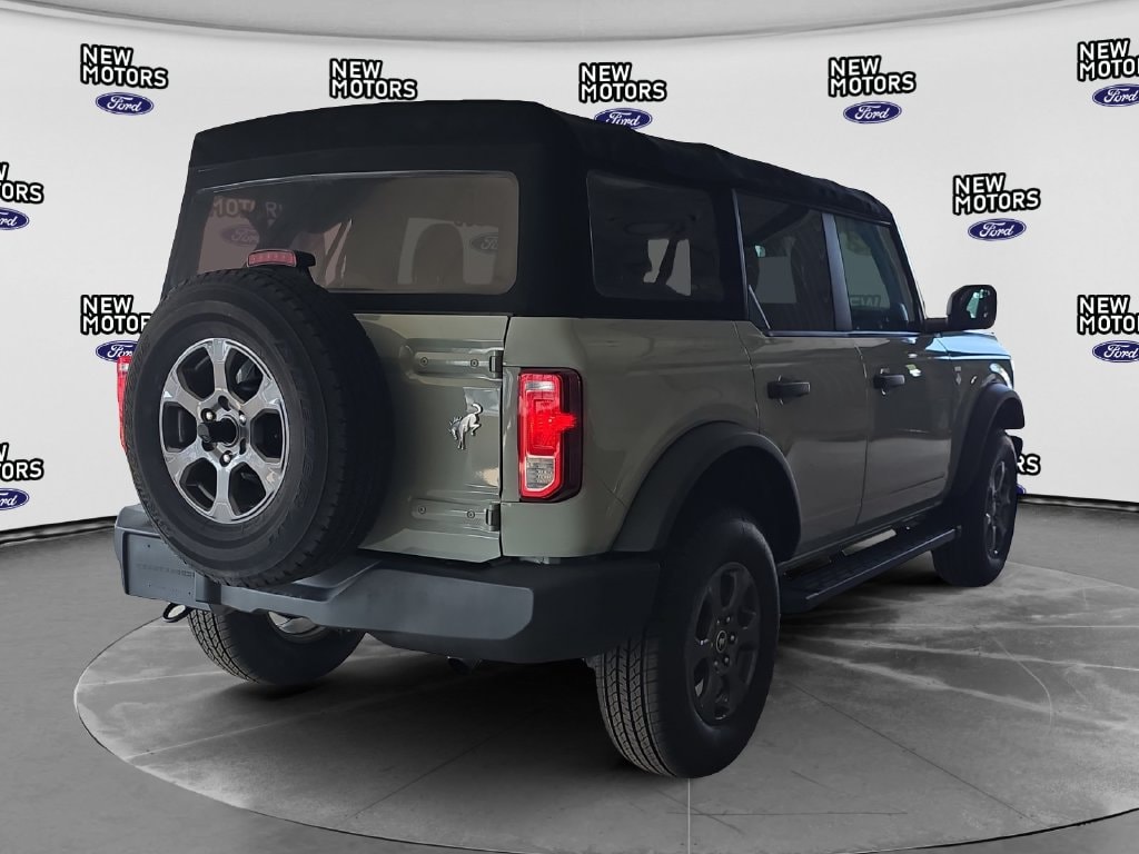 2022 Ford Bronco photo 5 of 17