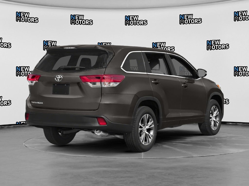2018 Toyota Highlander photo 2 of 9