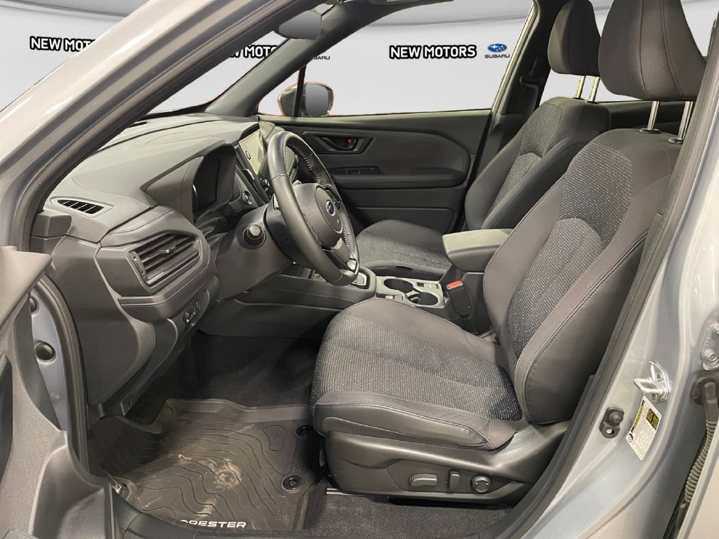 2025 Subaru Forester photo 9 of 17