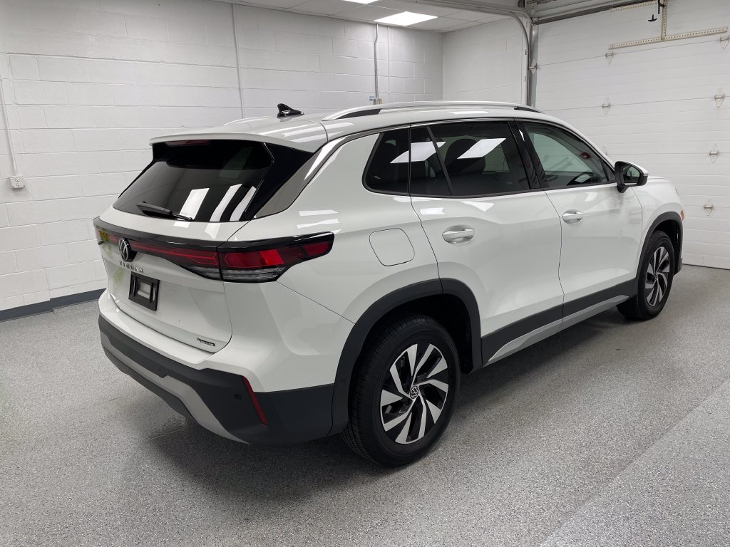 2026 Volkswagen Tiguan photo 9 of 13