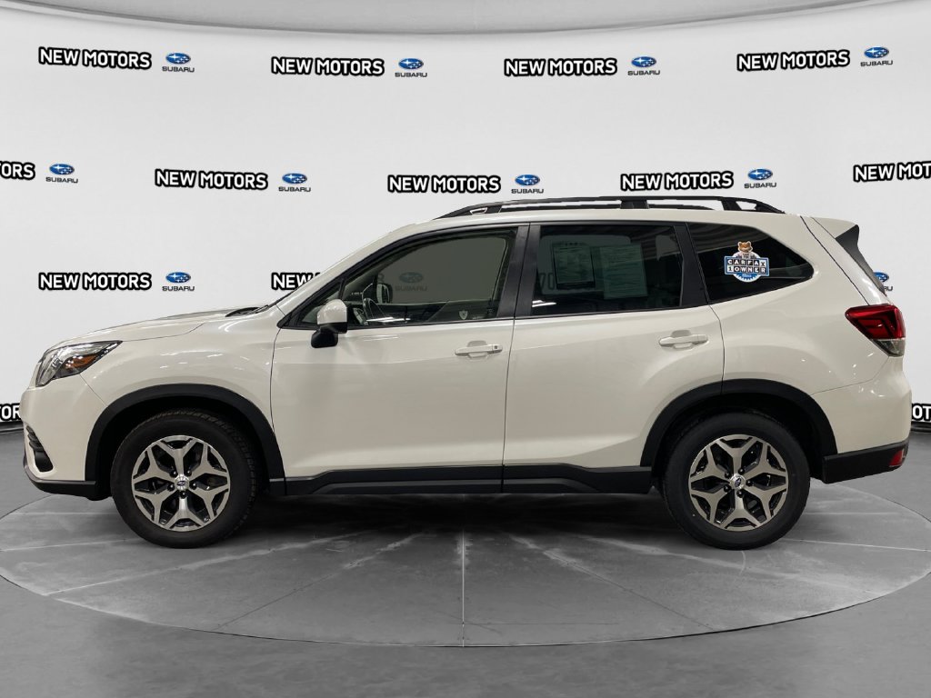 2023 Subaru Forester photo 2 of 17