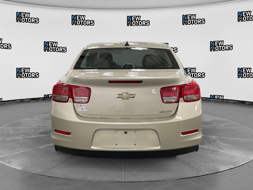 2013 Chevrolet Malibu photo 4 of 15