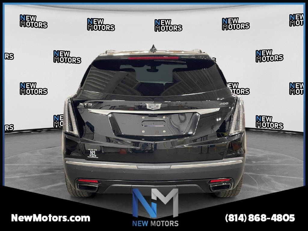 2022 CADILLAC XT5 photo 4 of 17