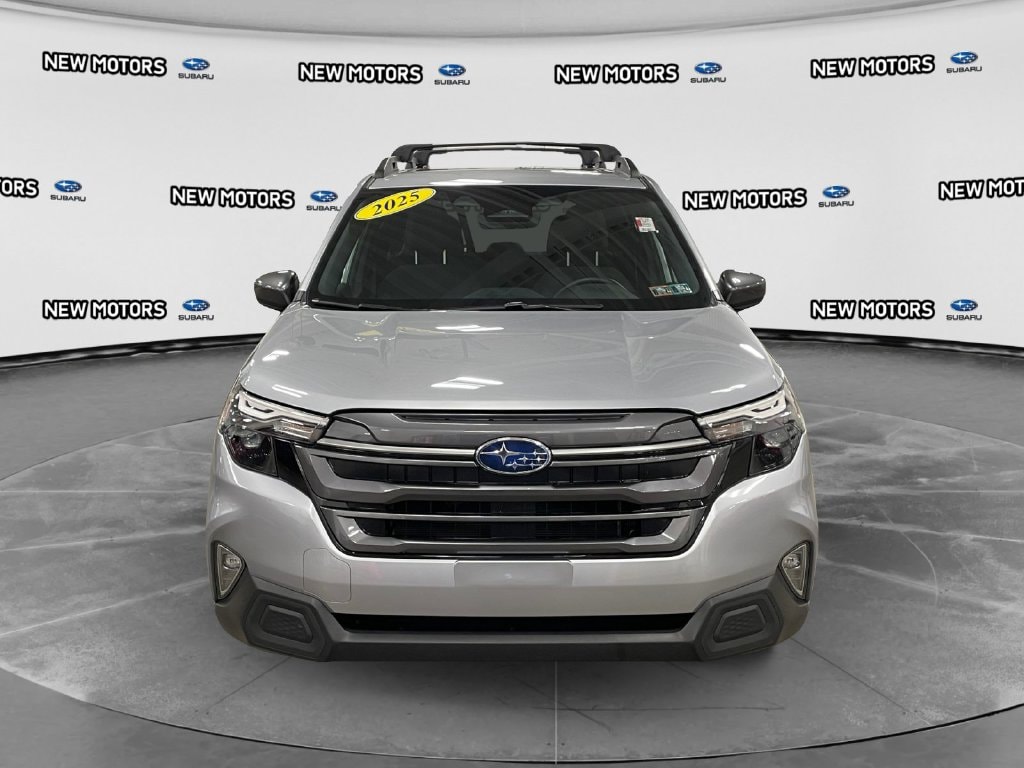 2025 Subaru Forester photo 8 of 17