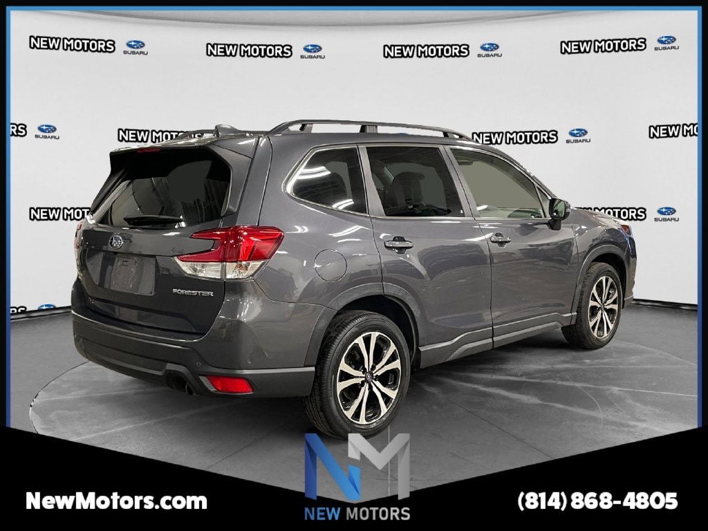 2023 Subaru Forester photo 5 of 17