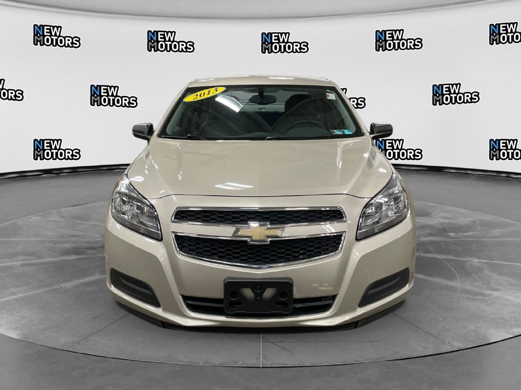 2013 Chevrolet Malibu photo 8 of 15