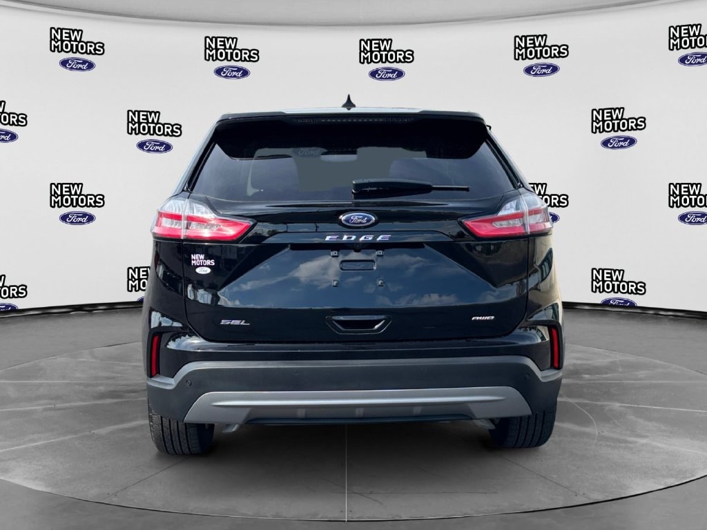 2024 Ford Edge photo 4 of 16