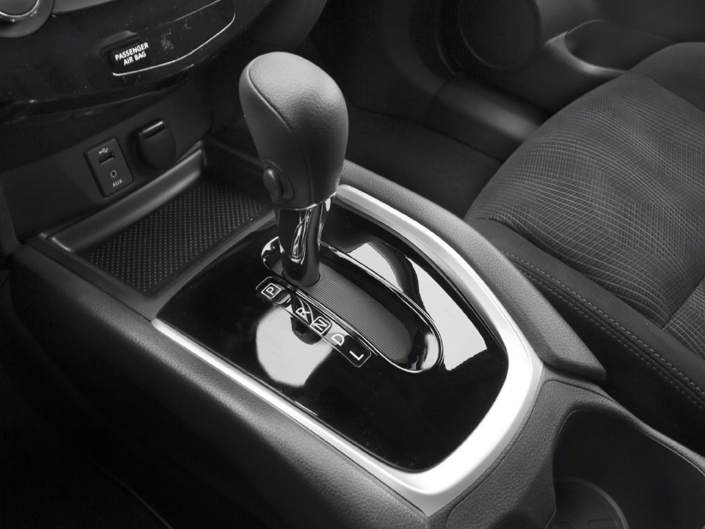 2016 Nissan Rogue photo 8 of 15